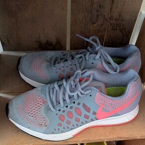 Nike Women's Gray and Pink Running Shoes Size 8